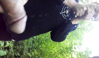 Встретил в парке телку в очках и начал на нее дрочить